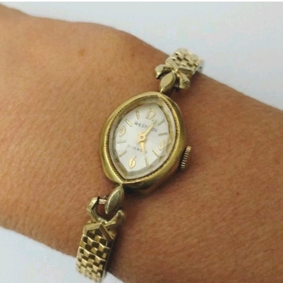 Westclox 21 Jewels Goldtone Stretch Bracelet Watch Women's New Battery Works - Picture 1 of 7